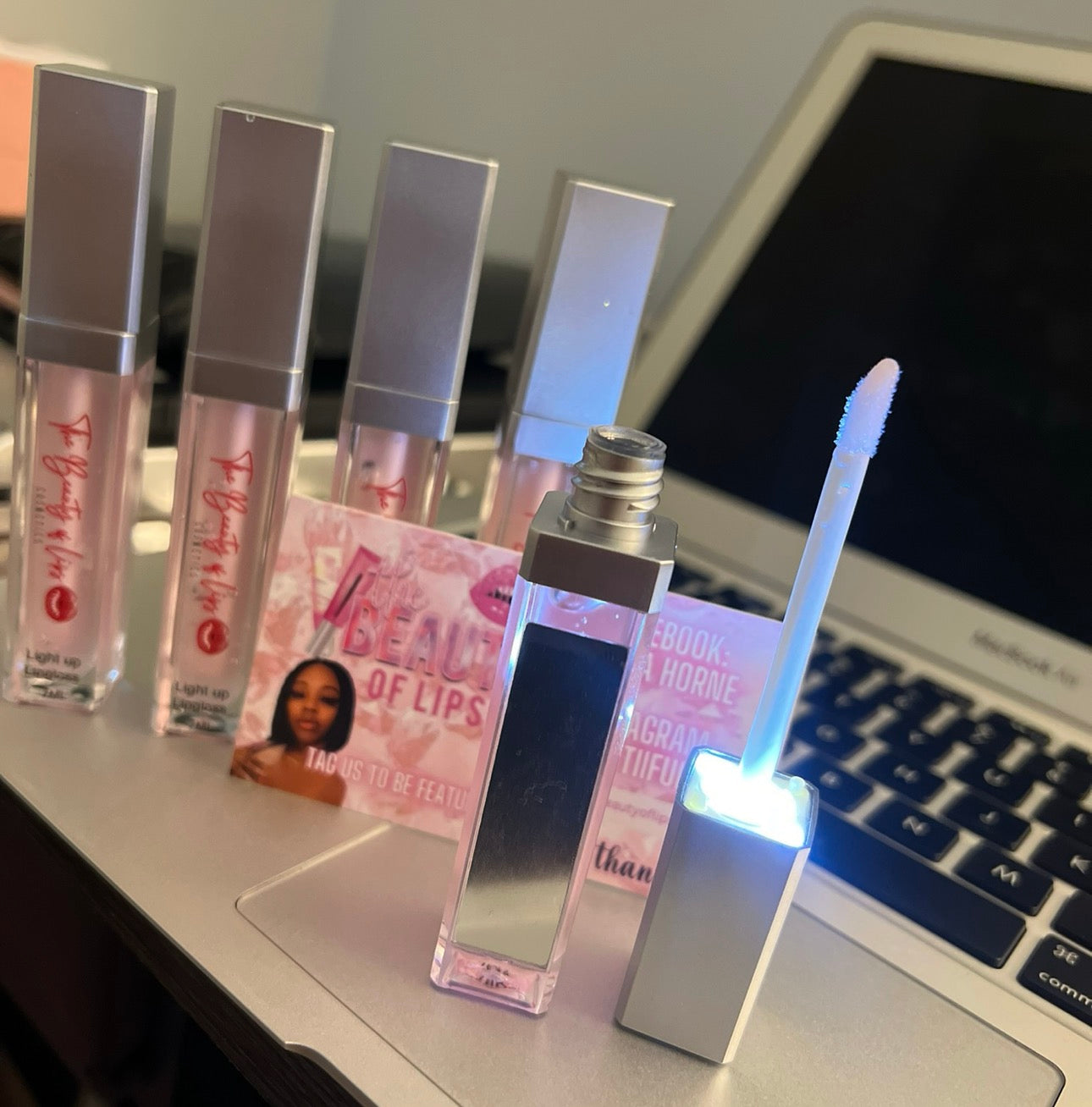 Watch My Glow “Light Up Lipgloss With Mirror”